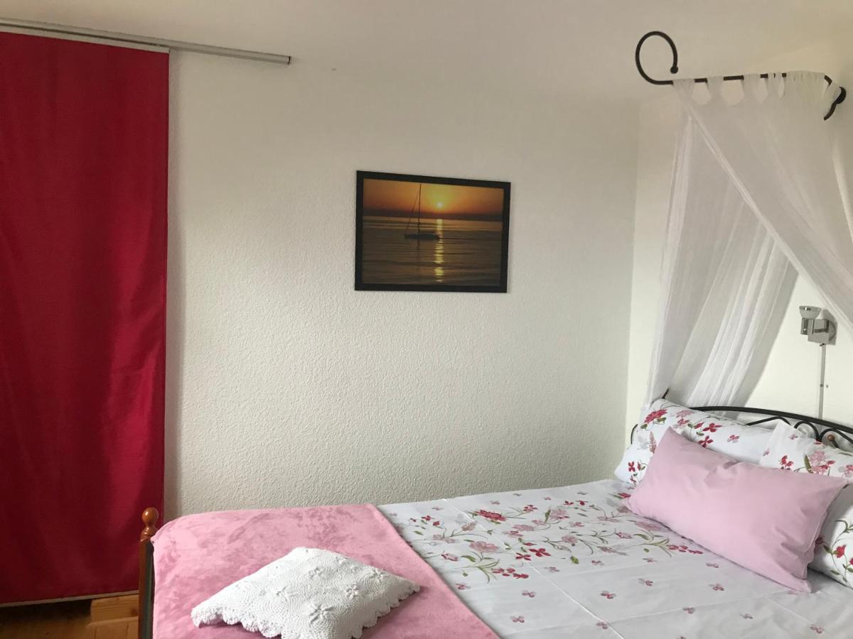 Apartmán Turmstueble Im Torhaus Von 1545 Burgbernheim Exteriér fotografie