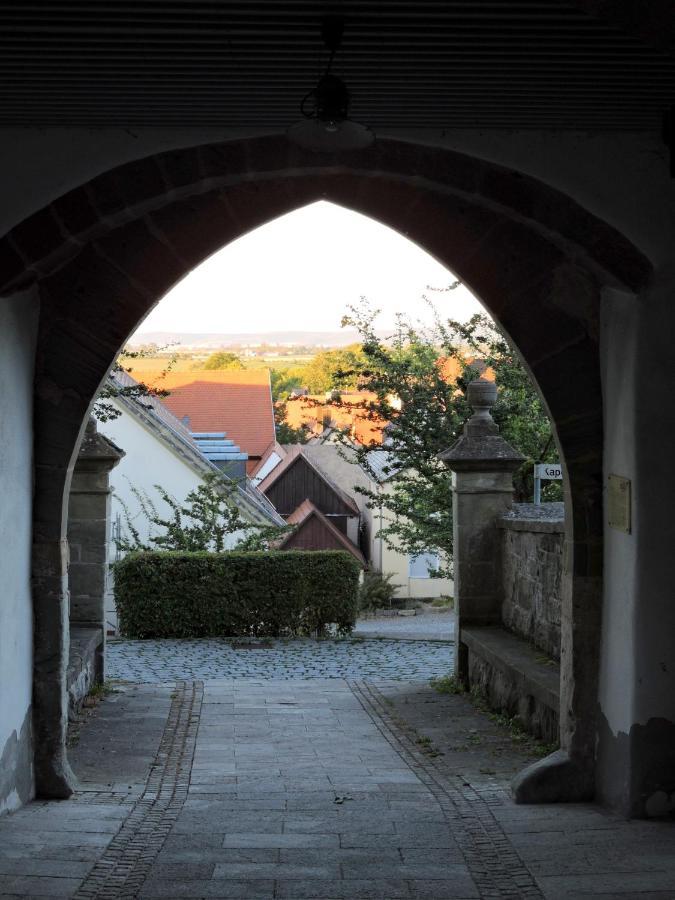 Apartmán Turmstueble Im Torhaus Von 1545 Burgbernheim Exteriér fotografie