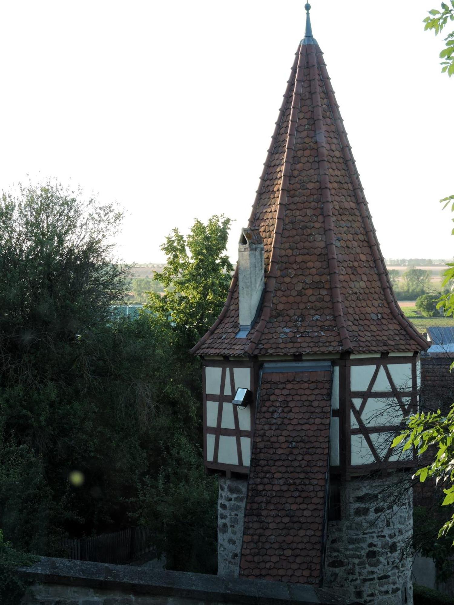 Apartmán Turmstueble Im Torhaus Von 1545 Burgbernheim Exteriér fotografie